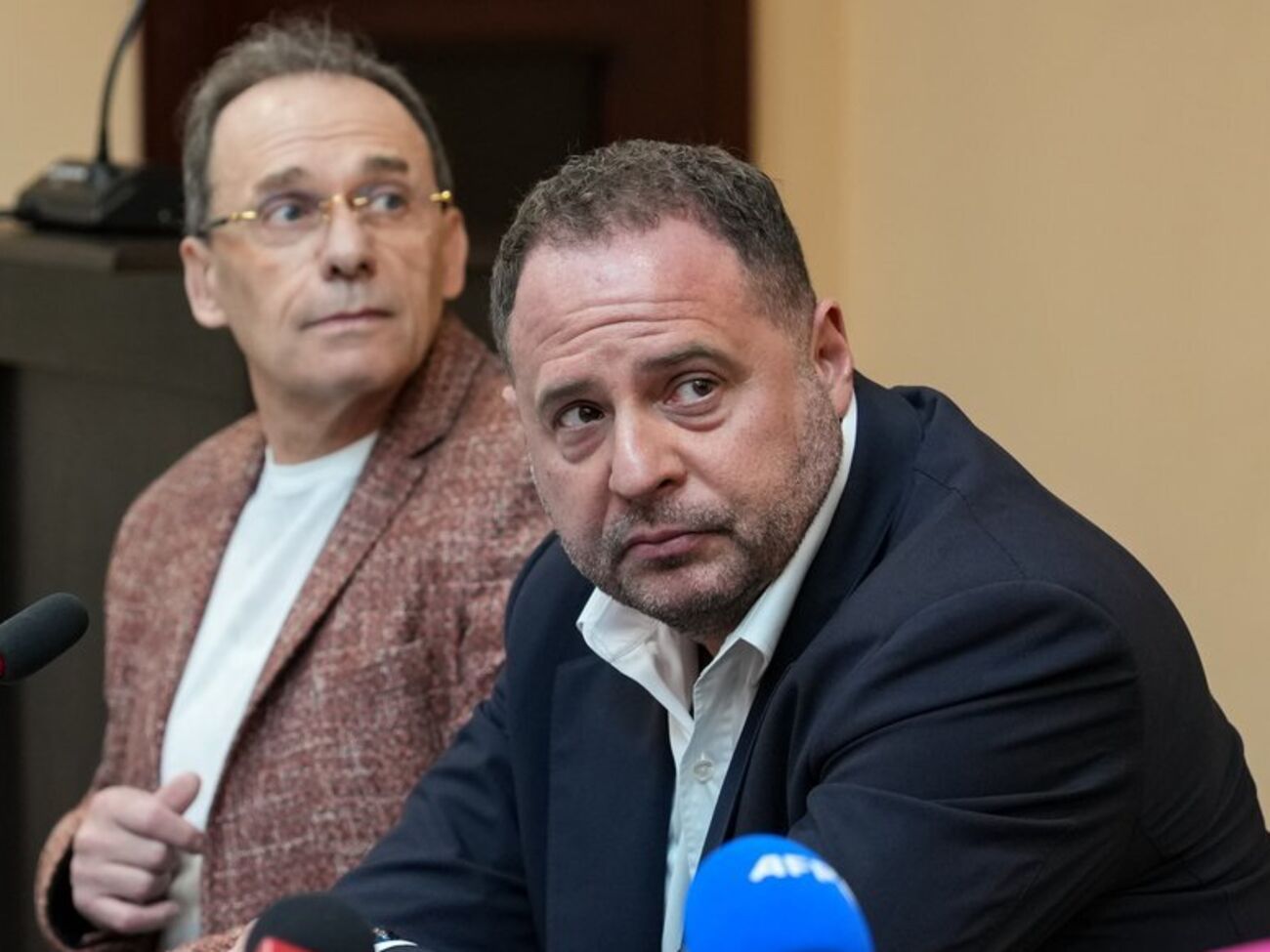 У Єрмака є чотири дипломатичні паспорти, високий ризик утечі за кордон – САП