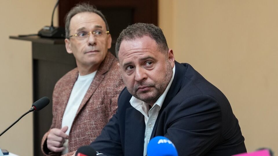 У Ермака есть четыре дипломатических паспорта, высок риск побега за границу – САП