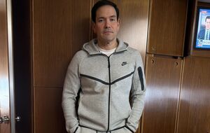 Рубио поехал в КНР под чужим именем и в "костюме Мадуро". Фото
