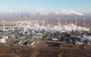 После атаки дронов горит крупнейший в РФ производитель газовой серы