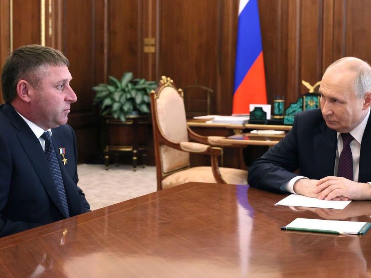 Путин назначил руководить Белгородской областью генерала, воевавшего в Украине. Власть сменилась и в Брянской