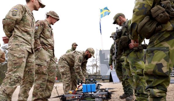 Украинские операторы дронов "уничтожили" войска НАТО во время учений в Швеции – АР