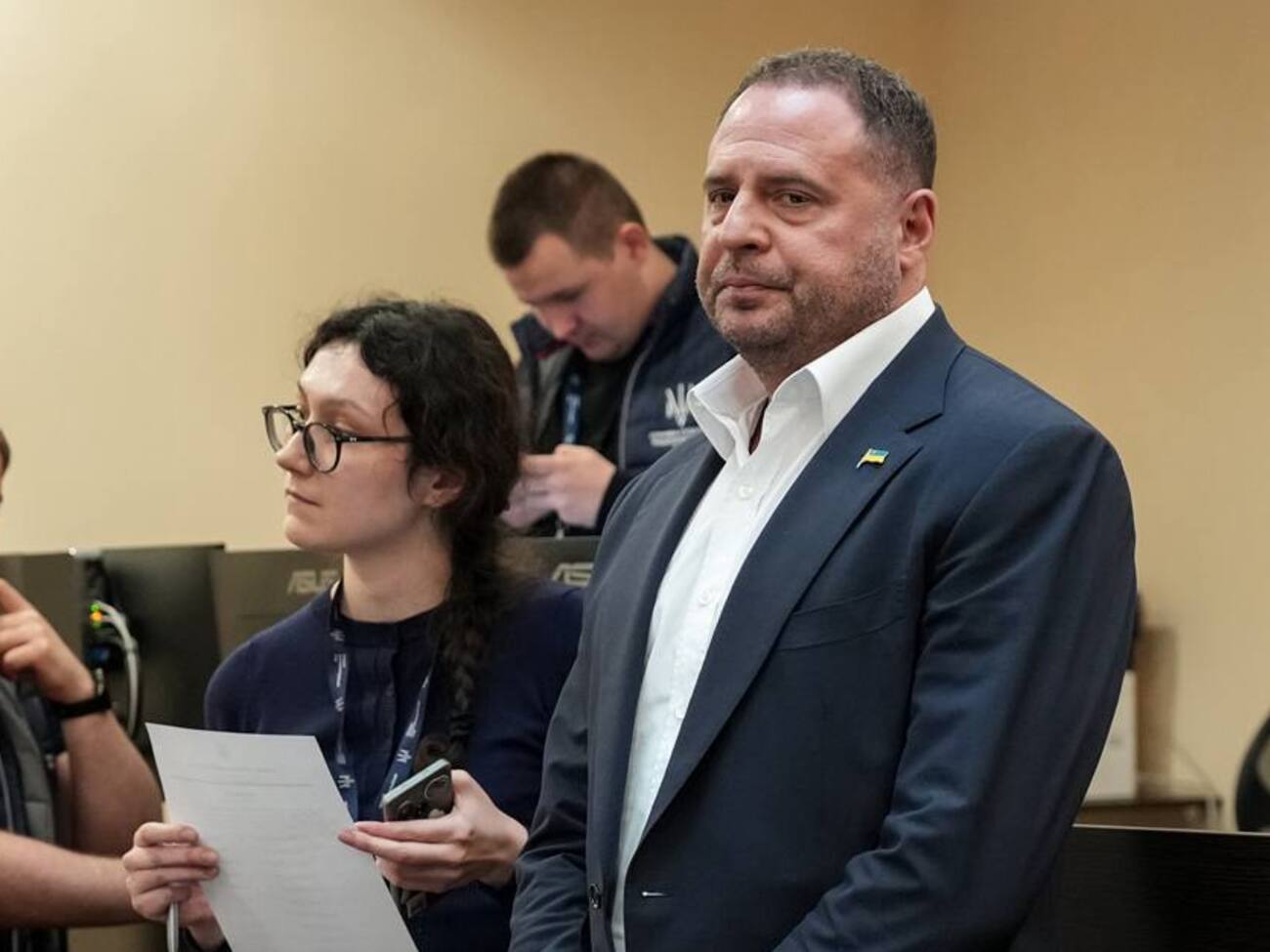 Єрмаку подарували ікону, але запобіжного заходу не призначили. Головне про сьогоднішнє засідання