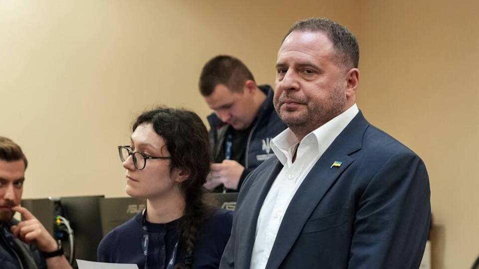 Єрмаку подарували ікону, але запобіжного заходу не призначили. Головне про сьогоднішнє засідання