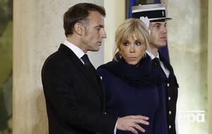 Почему Макрон получил от жены пощечину. Журналист рассказал о новой симпатии президента Франции