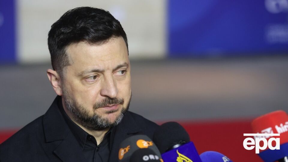 Почти половина опрошенных украинцев считает Зеленского лучшим президентом или лучшим, чем его предшественники – опрос