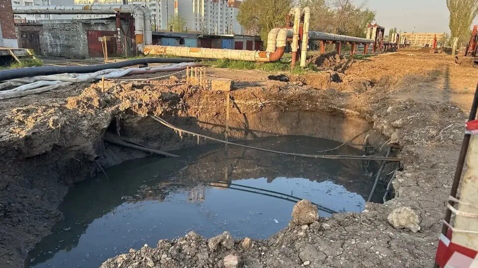 "Озеро фекалий в центре города". Российский Энгельс уже две недели тонет в нечистотах. Фото