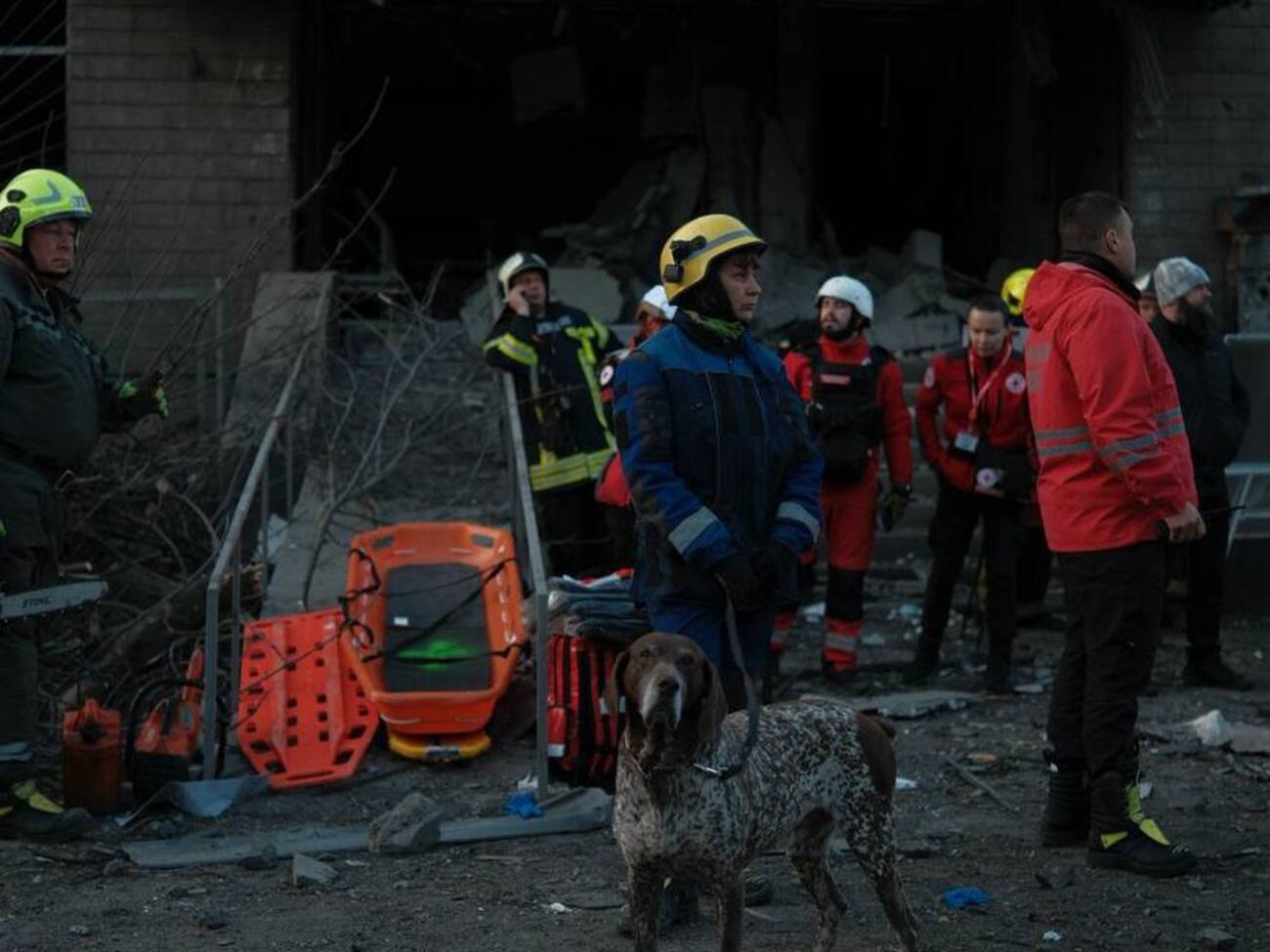 Понад 10 людей вважаються зниклими безвісти після удару РФ по багатоповерхівці в Києві – Клименко