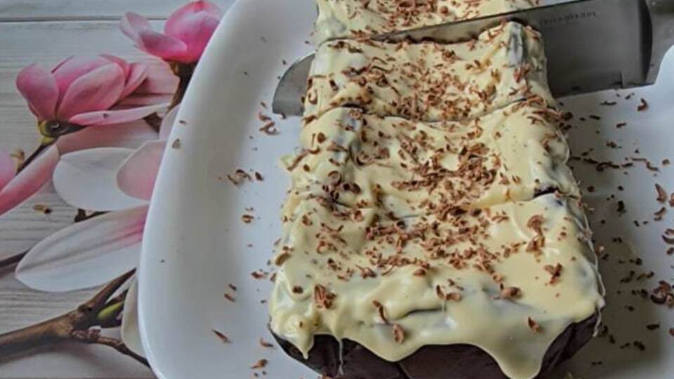 Змішали яйця з йогуртом – і в духовку. Рецепт ніжного десерту для тих, кому ліньки готувати
