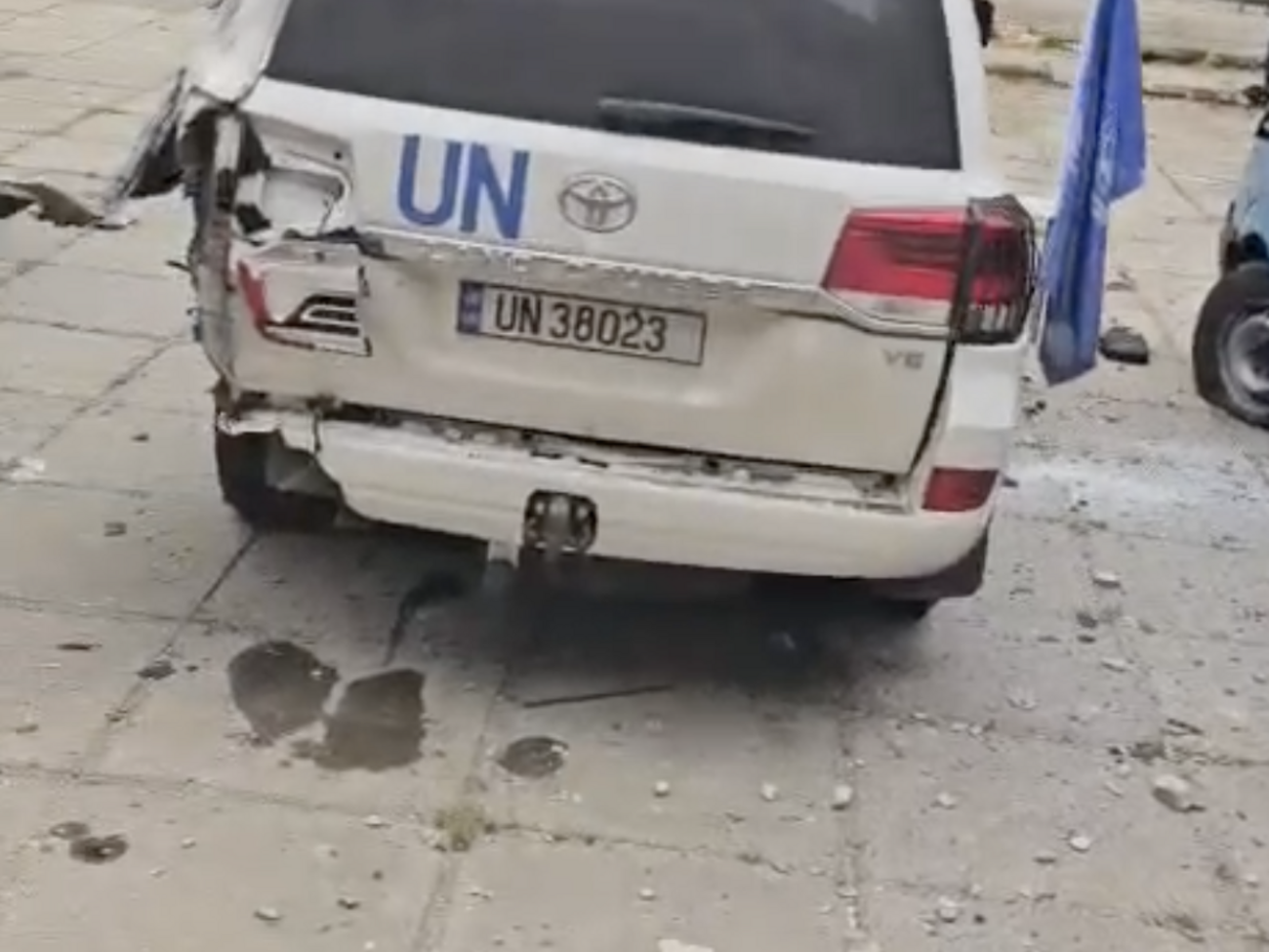 У Херсоні росіяни двічі вдарили FPV-дронами по автомобілю місії ООН. Відео