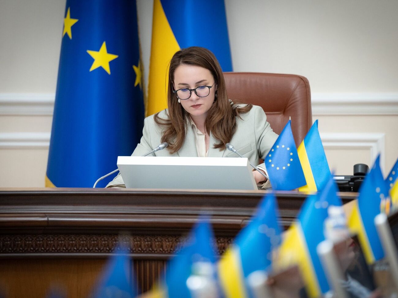В Україні дозволили виїзд за кордон усім жінкам без винятків