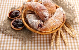 Вкусные рогалики с вареньем к чаю. Рецепт