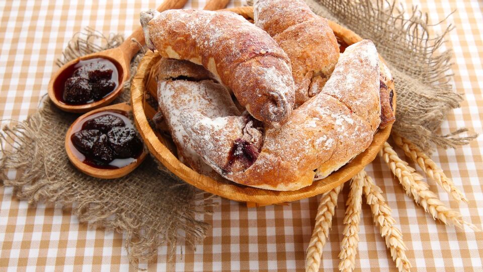 Вкусные рогалики с вареньем к чаю. Рецепт