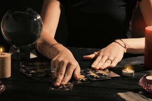 У Верховну Раду внесли законопроєкт про заборону ворожіння й езотеричних послуг