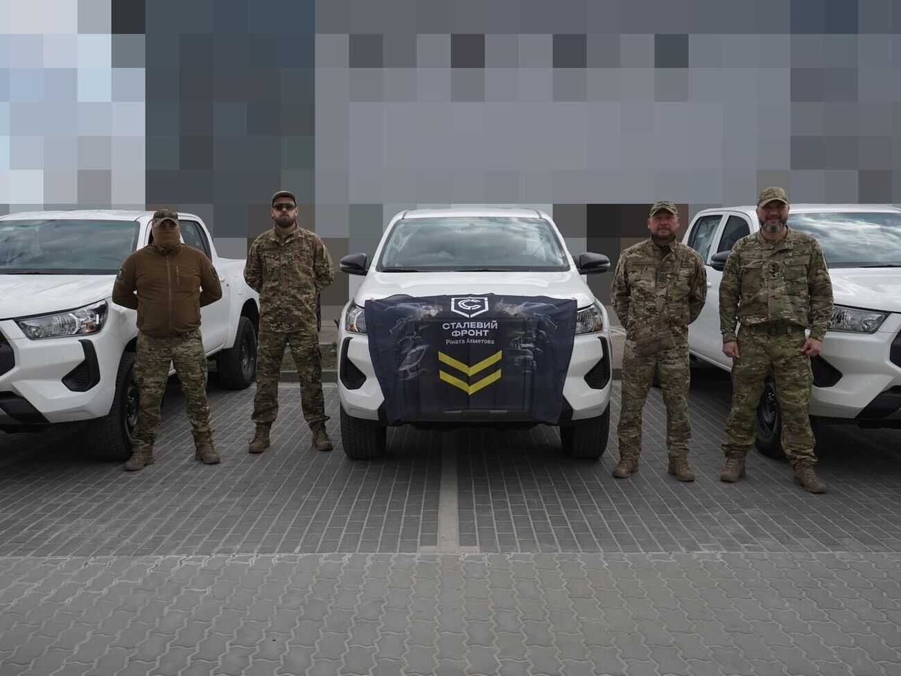"Метінвест" у межах ініціативи "Сталевий фронт" передала 1-му батальйону 12-ї бригади "Азов" техніку й обладнання на приблизно 12 млн грн