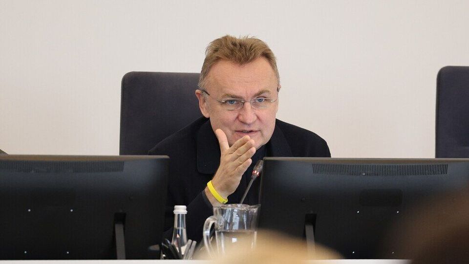 У Львові чоловік облив Садового невстановленою рідиною. Поліція відкрила провадження