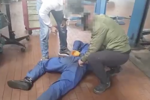 Сломали нос и пытались сбросить с моста. В Польше задержали подозреваемых в жестоком избиении украинских подростков