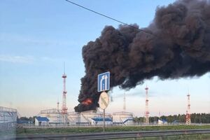 Подмосковье атаковали дроны, горит нефтеналивная станция. Видео