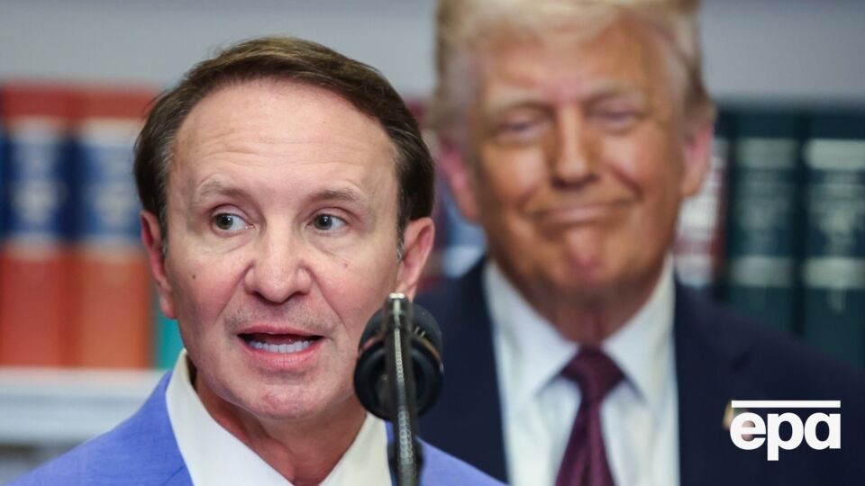 Спецпредставник Трампа вперше прибув до Гренландії. Привіз від нього "послання"