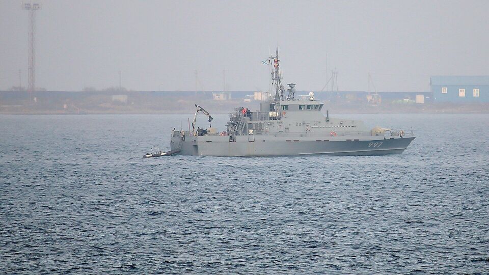 Україна уразила протидиверсійний катер РФ у Дагестані. Знищено вертоліт і літак на аеродромі "Єйськ"