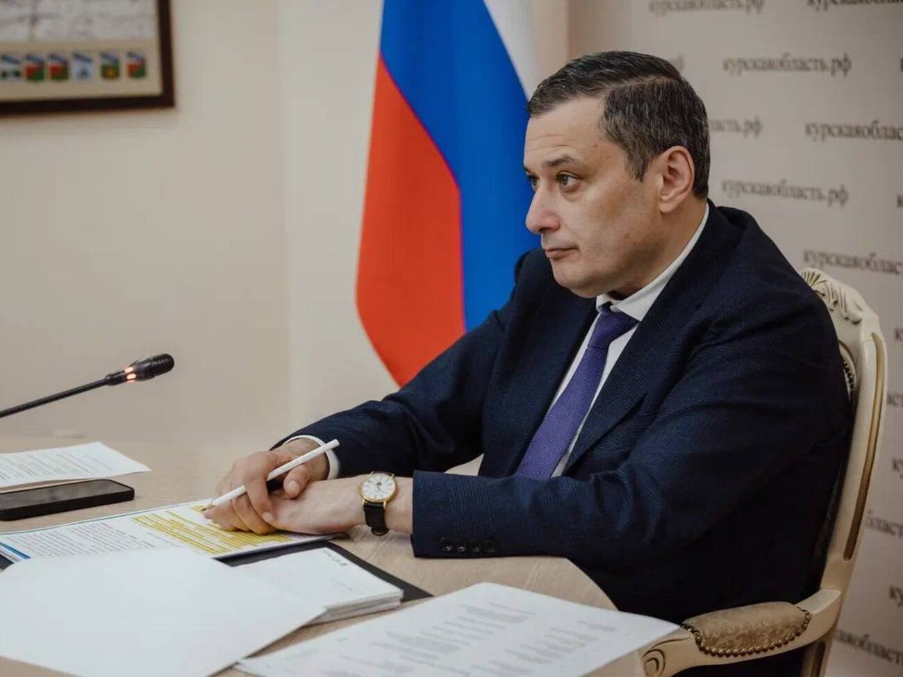 Російський посадовець на планерці з губернатором послав співрозмовника матом. Відео