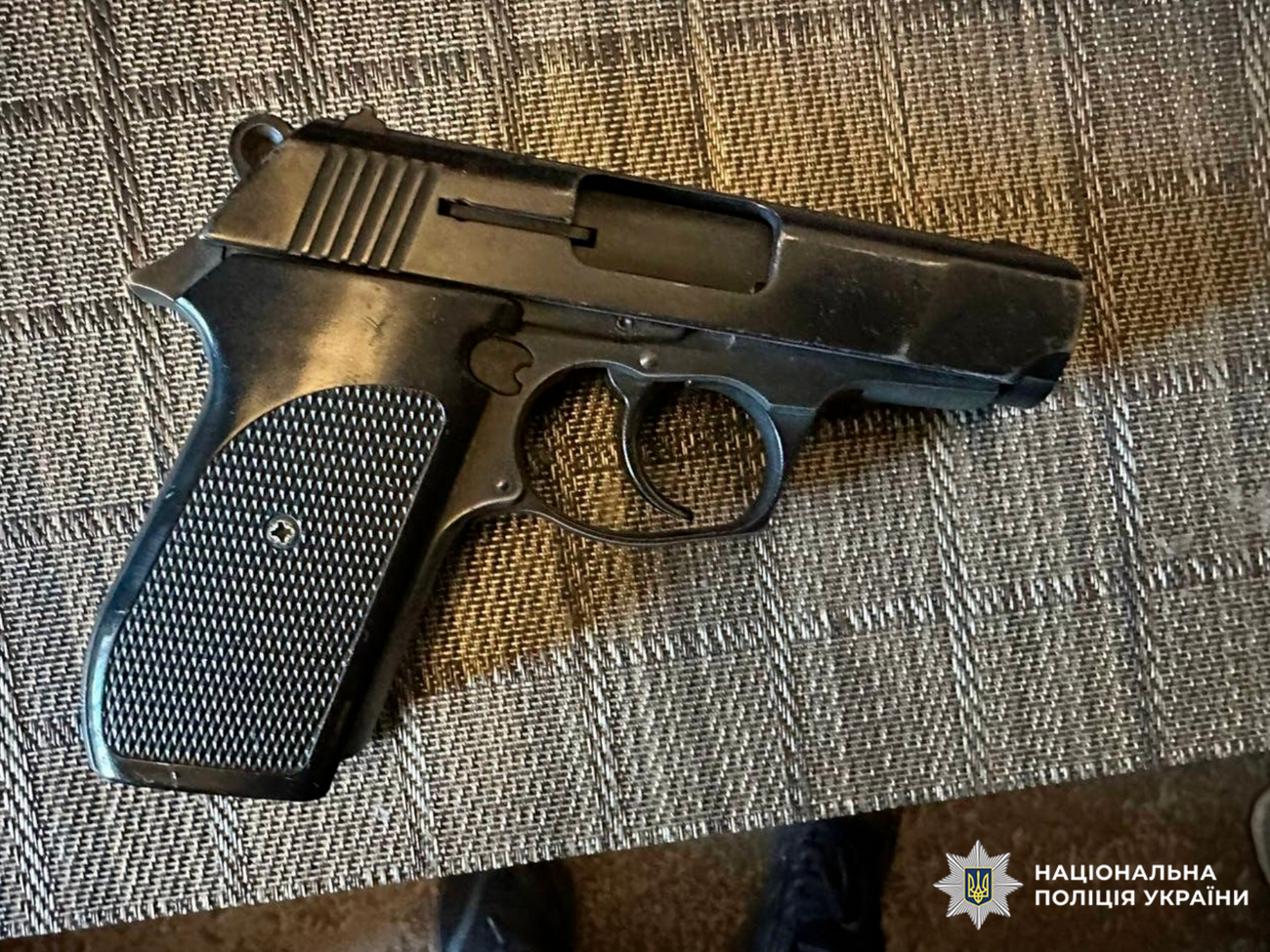 Зробив зауваження через гучну поведінку. У Києві біля житлового будинку сталася стрілянина – Нацполіція