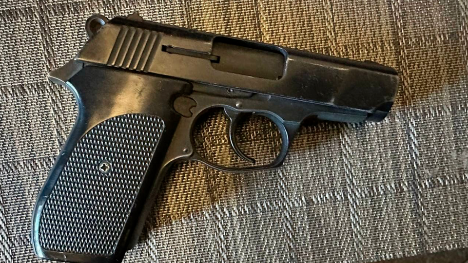 Зробив зауваження через гучну поведінку. У Києві біля житлового будинку сталася стрілянина – Нацполіція