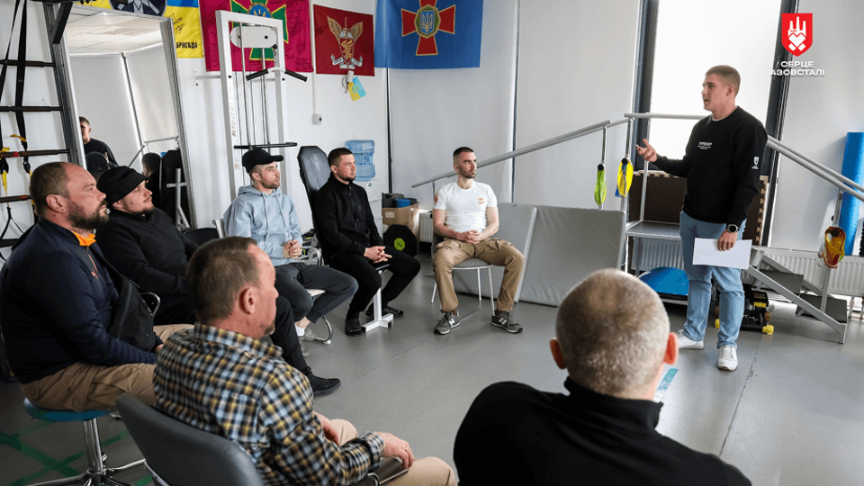 Захисник Маріуполя Сергій Яровий провів тренінг із посттравматичного зростання для військових на реабілітації