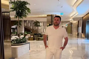 "У воді по шию й у печері". 42-річний Решетнік показав, як релаксує на відпочинку за кордоном