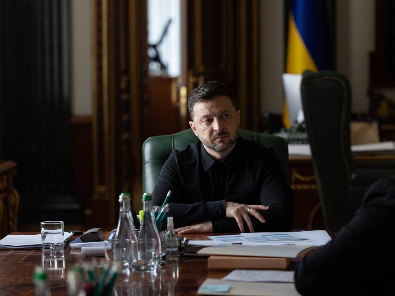 "Маємо творчо розвинути наші санкції". Зеленський затвердив плани далекобійності України на червень