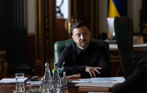 "Маємо творчо розвинути наші санкції". Зеленський затвердив плани далекобійності України на червень