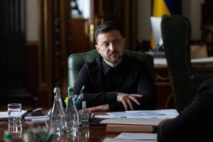 "Маємо творчо розвинути наші санкції". Зеленський затвердив плани далекобійності України на червень
