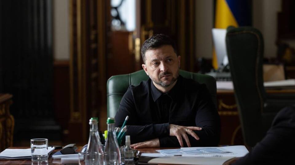 "Маємо творчо розвинути наші санкції". Зеленський затвердив плани далекобійності України на червень