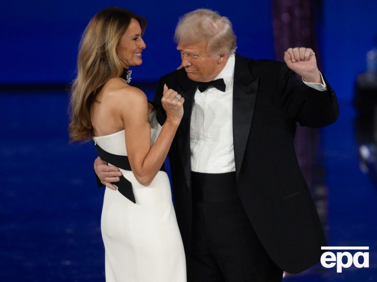 Трамп признал, что танцует "под гимн геев", и его жена это "ненавидит"