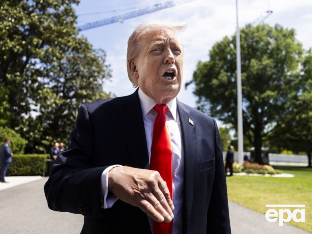 "Мы здаемся". Трамп пригрозил взять Кубу одним авианосцем "на обратном пути из Ирана"