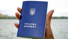 Добігає кінця кампанія з оцифрування трудових. Кому це треба зробити й чи "згорить" стаж після 10 червня