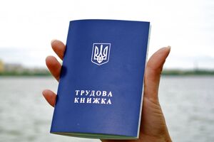 Добігає кінця кампанія з оцифрування трудових. Кому це треба зробити й чи "згорить" стаж після 10 червня