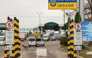 В Украине с сегодняшнего дня отменили ограничения на выезд за границу для женщин-госслужащих