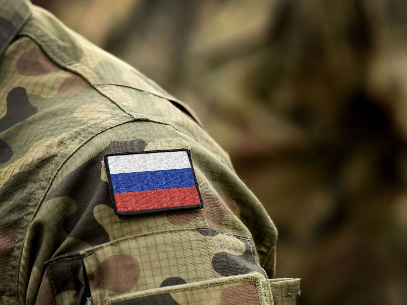 На фронте военные РФ массово отравились алкоголем и погибли – ГУР
