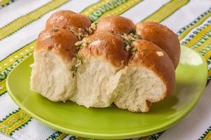 "Получаются каждый раз одинаково вкусными". Рецепт пампушек к борщу