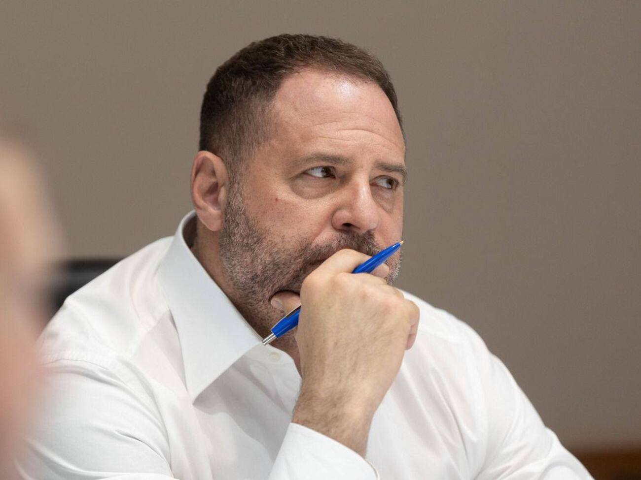 Єрмак прокоментував перельоти батька до РФ