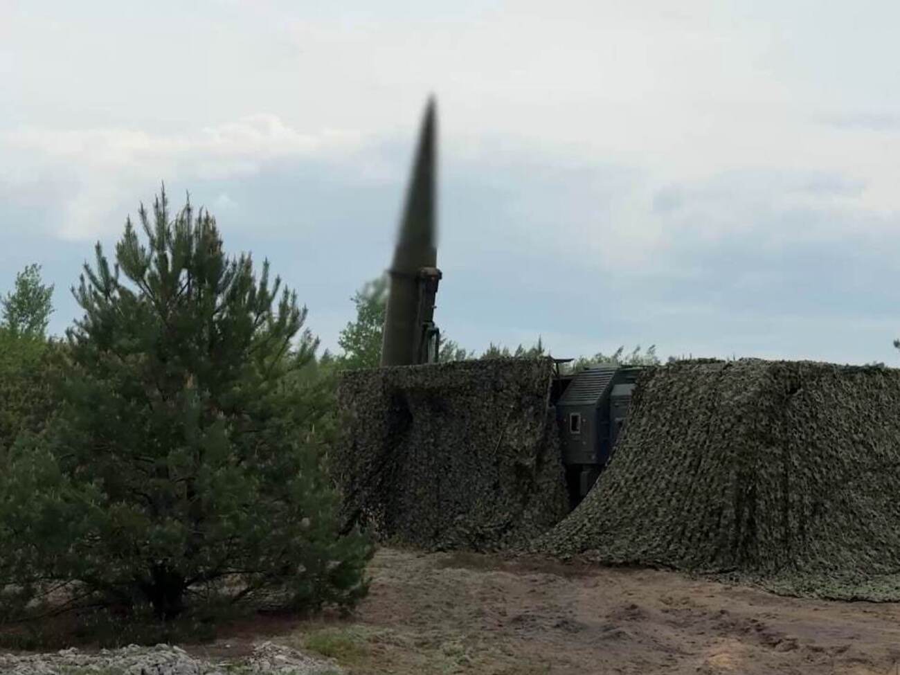 Росія заявила про доставку ядерних боєприпасів до польових сховищ у Білорусі
