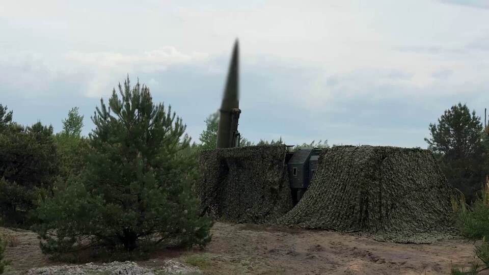 Росія заявила про доправлення ядерних боєприпасів до польових сховищ у Білорусі