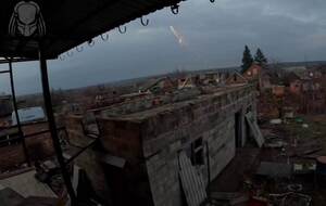 "Впервые такое вижу". В Константиновке зафиксировали дрон-дракон с термитной смесью. Видео