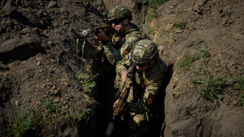 "Виліз на сосну й упав". Полк "Скеля" заперечив побиття військових, які померли після мобілізації