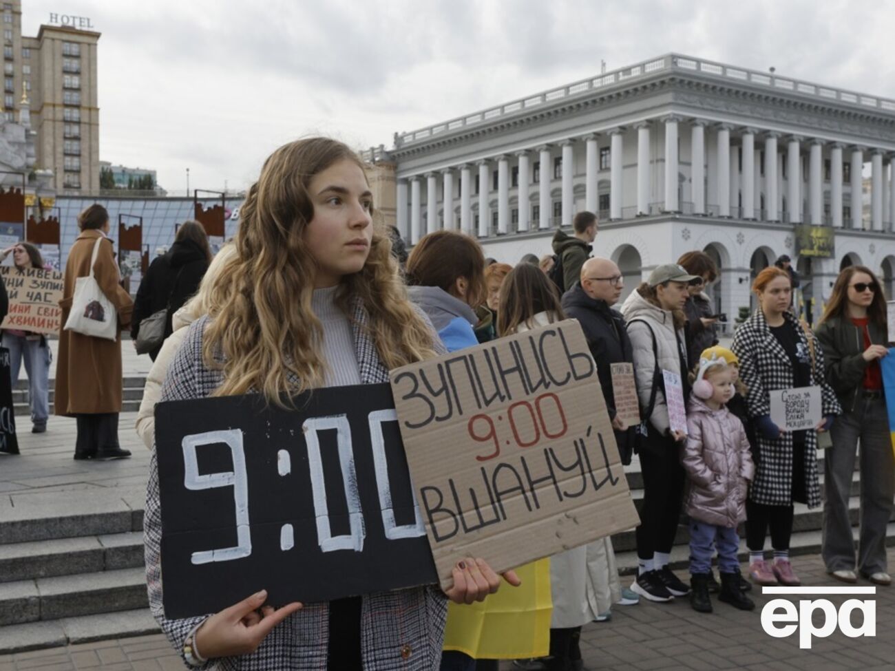 Щоденну хвилину мовчання в Україні оголошуватимуть через системи оповіщення – Свириденко