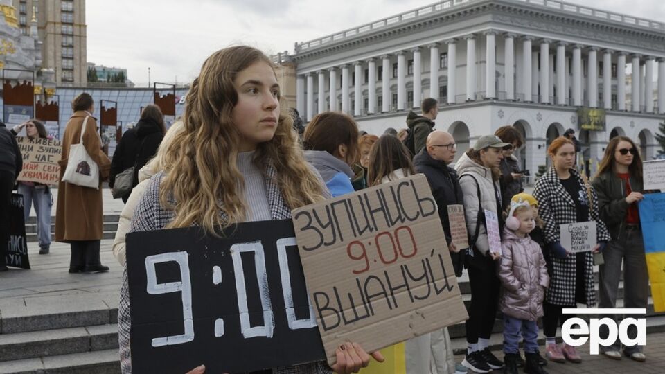 Щоденну хвилину мовчання в Україні оголошуватимуть через системи оповіщення – Свириденко