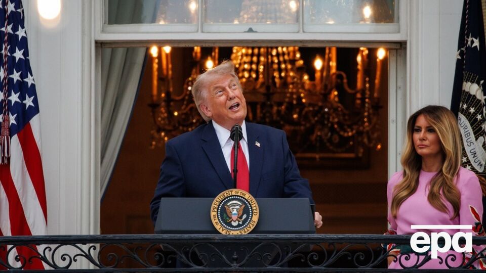 Трамп вновь выбесил жену своей "непризедентской " выходкой в публичном месте. Видео