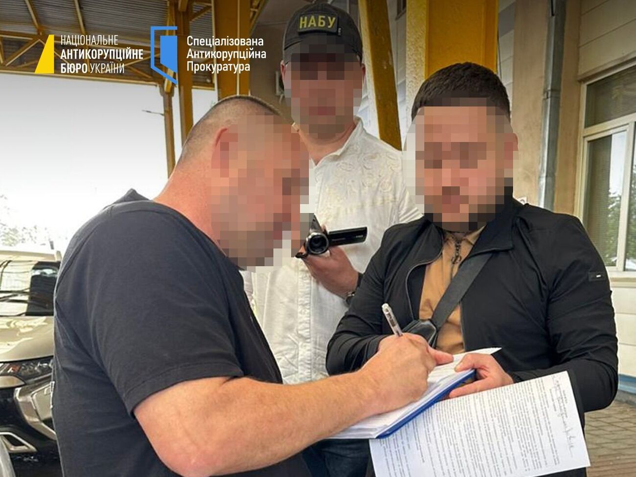 НАБУ заявило о хищениях в Госрезерве на 36 млн грн. Подозреваемого задержали на границе