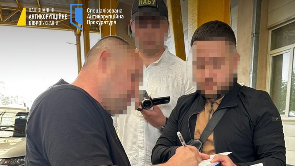 НАБУ заявило о хищениях в Госрезерве на 36 млн грн. Подозреваемого задержали на границе